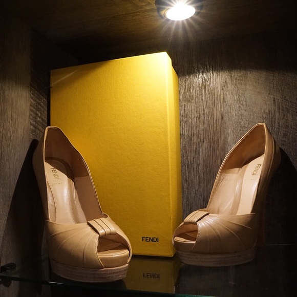 🌺🥀🌼💐HOST PICK! 🌸🌹🌷🌻♥️Fendi ruched leather heels 40 spuntata Napa nude - Picture 4 of 16
